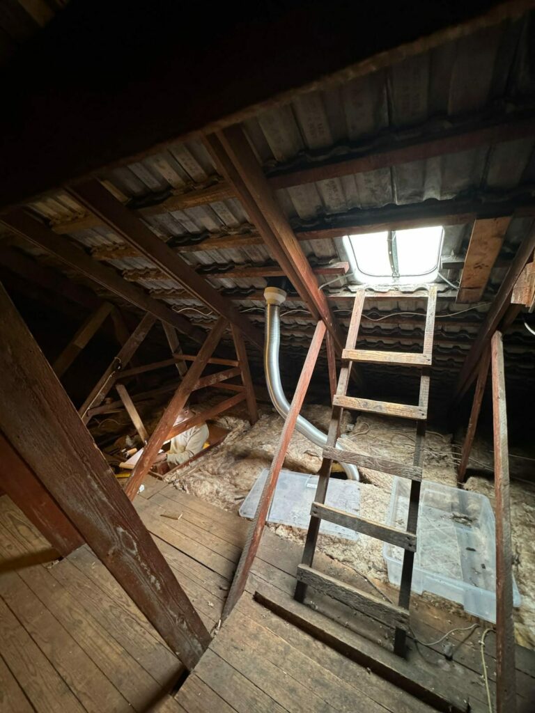 Dachboden vor der Dämmung