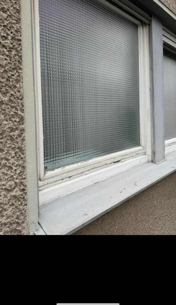 Bestand: Fenster mit alter Verglasung